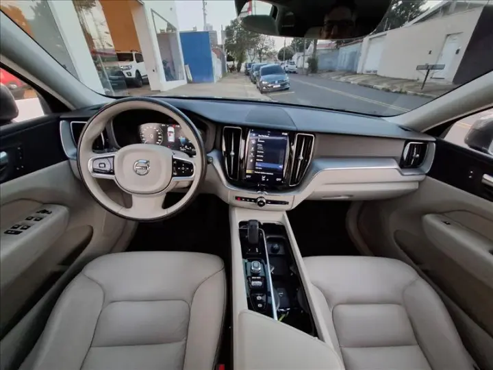 XC60 2.0 T8 Hybrid Momentum AWD Geartronic