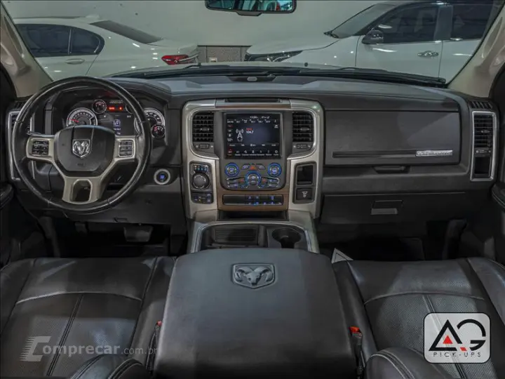 CLASSIC 5.7 V8 Laramie Night Edition CD 4X4