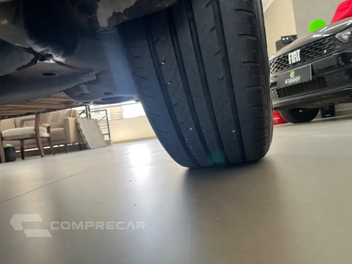 Polo Track 1.0 Flex 12V 5p