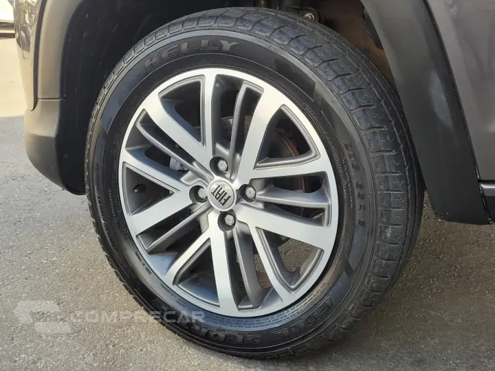 Strada Volcano 1.3 Flex 8V CD
