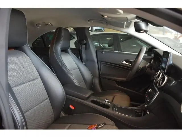 CLA 180 - 1.6 CGI 7G-DCT