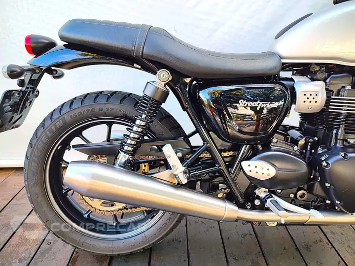 TRIUMPH STREET TWIN