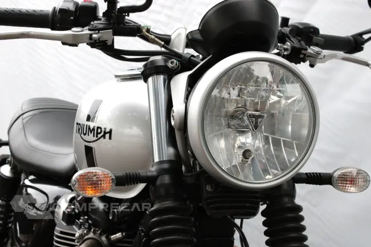 TRIUMPH STREET TWIN