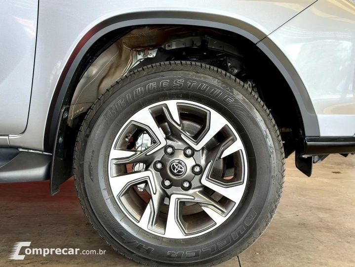 HILUX SW4 2.8 D-4D TURBO DIESEL SRX PLATINUM 7L 4X4 AUTOMÁTI