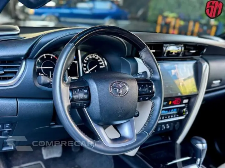 HILUX SW4 2.8 D-4D TURBO DIESEL DIAMOND 7L 4X4 AUTOMÁTICO