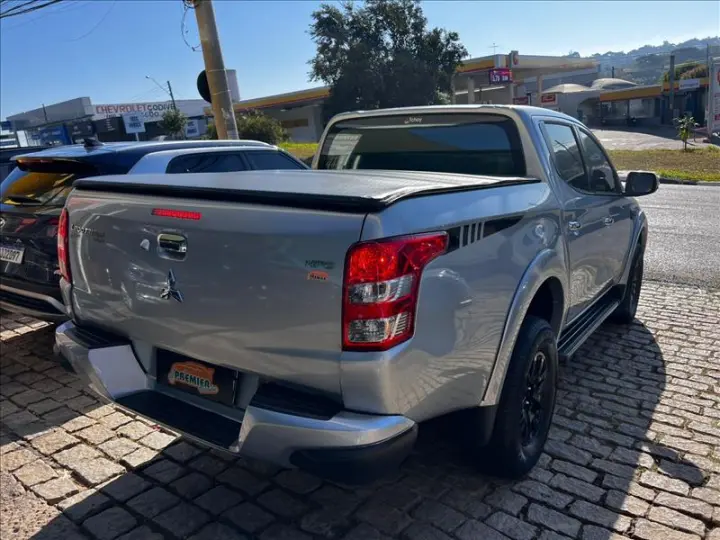 L200 TRITON 2.4 16V Turbo Sport Hpe-s CD 4X4