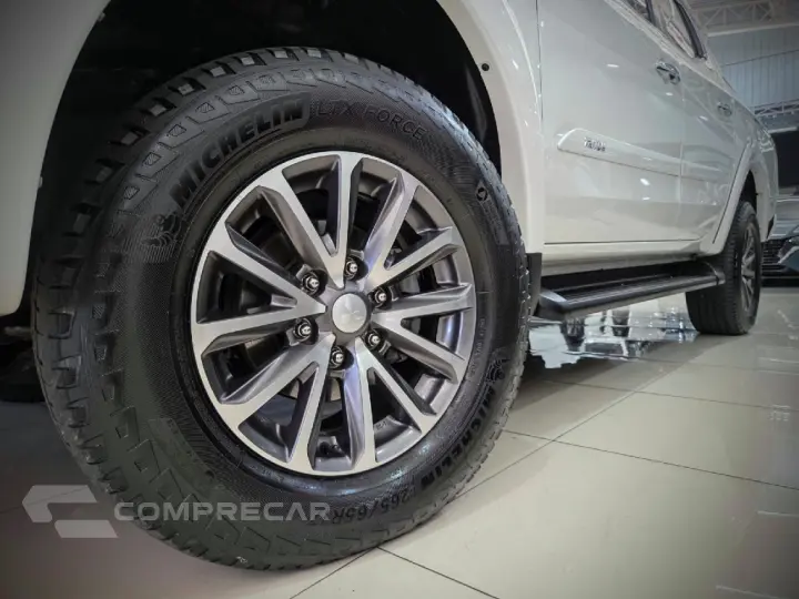 L200 TRITON  2.4 16V TURBO DIESEL SPORT HPE-S CD 4P 4X4 AUTO