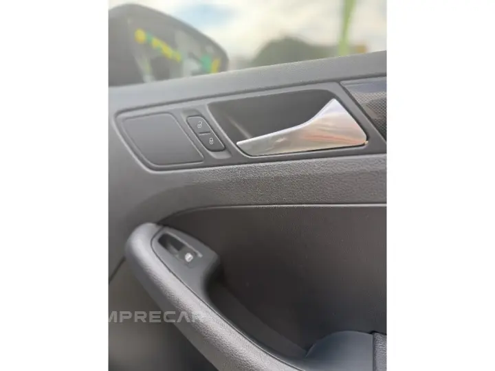 JETTA 2.0 COMFORTLINE FLEX 4P TIPTRONIC