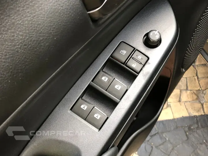 Yaris 1.5 16V Flex Sedan Xs Connect Multidrive