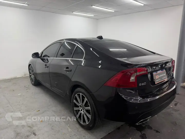 S60 T-5 MOMENTUM 2.0 245cv 4p