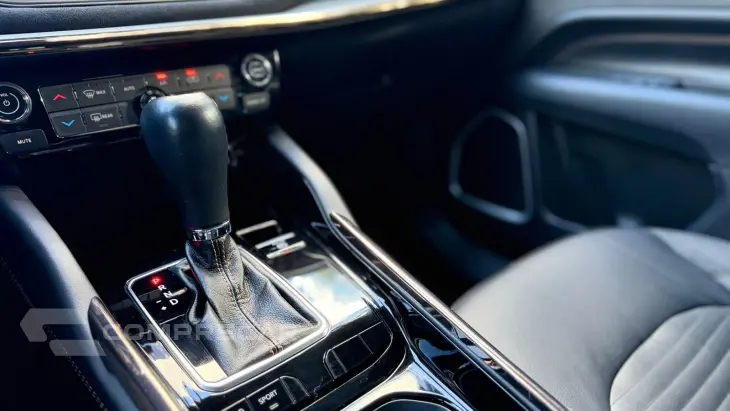 COMMANDER 1.3 T270 Turbo Limited