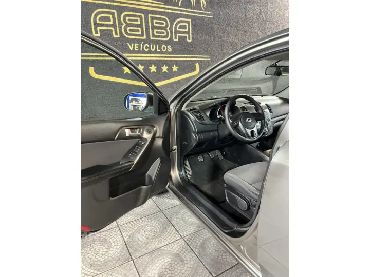 CERATO 1.6 E.213 SEDAN 16V GASOLINA 4P MANUAL