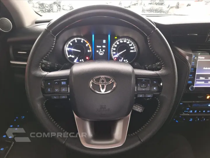 HILUX SW4 2.8 D-4D TURBO DIESEL SRX 7L 4X4 AUTOMÁ