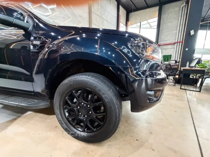 RANGER 2.2 BLACK 4X2 CD 16V DIESEL 4P AUTOMÁTICO