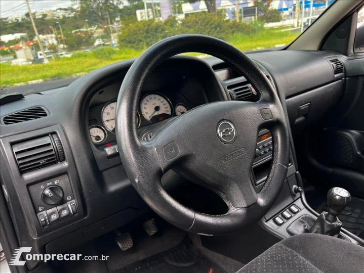 ASTRA 2.0 MPFI Advantage Sedan 8V