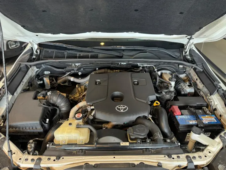 HILUX SW4 2.8 D-4D TURBO DIESEL SRX 7L 4X4 AUTOMÁTICO