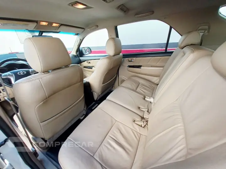 Hilux SW4 SRV D4-D 4x4 3.0 TDI Dies. Aut