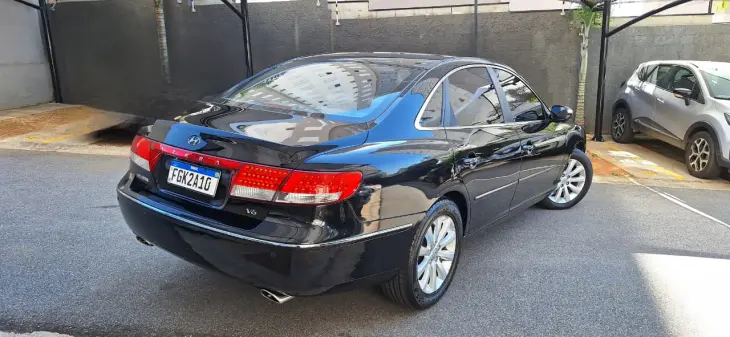 AZERA 3.3 MPFI GLS Sedan V6 24V