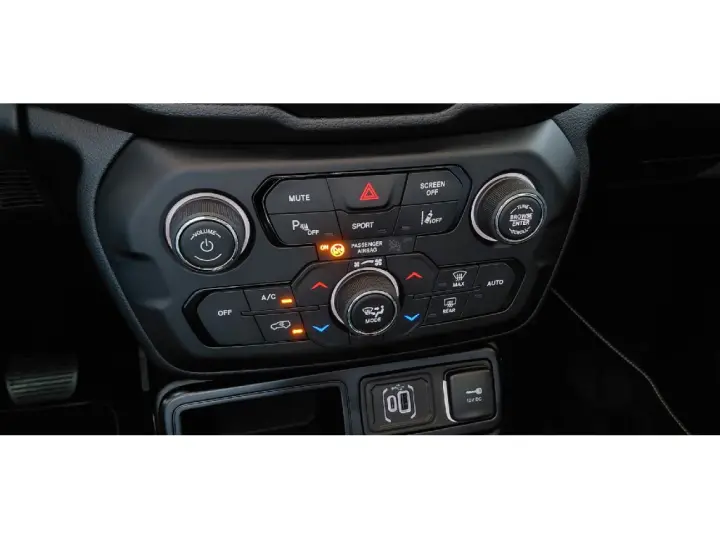 RENEGADE 1.3 T270 TURBO FLEX SAHARA AT6