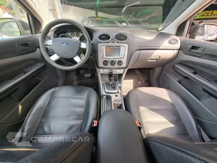 Focus 2.0 Ghia 16V Gasolina 4P Automático