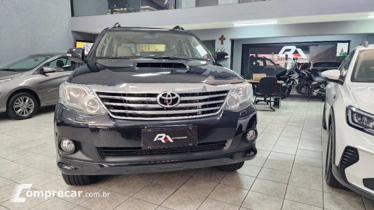 Hilux SW4 SRV D4-D 4x4 3.0 TDI Dies. Aut
