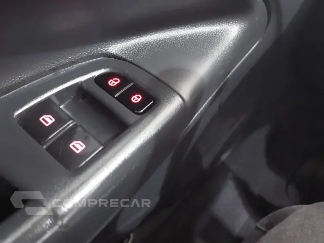 VOYAGE - 1.0 MI 8V 4P MANUAL