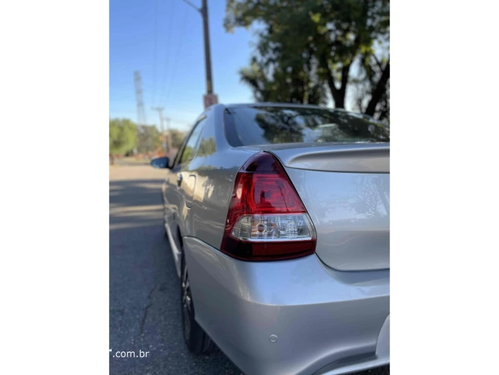 ETIOS 1.5 PLATINUM SEDAN 16V FLEX 4P AUTOMÁTICO