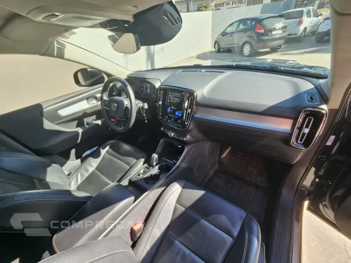 XC40 1.5 T5 RECHARGE MOMENTUM GEARTRONIC
