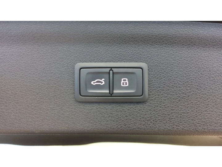 Q3 1.4 TFSI FLEX PRESTIGE PLUS S TRONIC