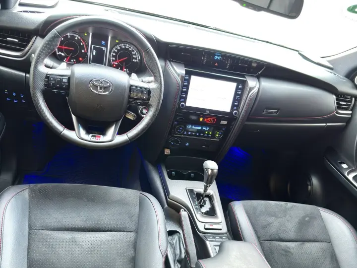 HILUX SW4 2.8 D-4D TURBO DIESEL GR-S 7L 4X4 AUTOMÁTICO