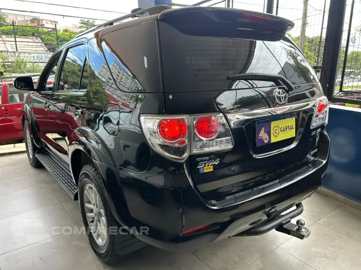 Hilux SW4 SRV D4-D 4x4 3.0 TDI Dies. Aut