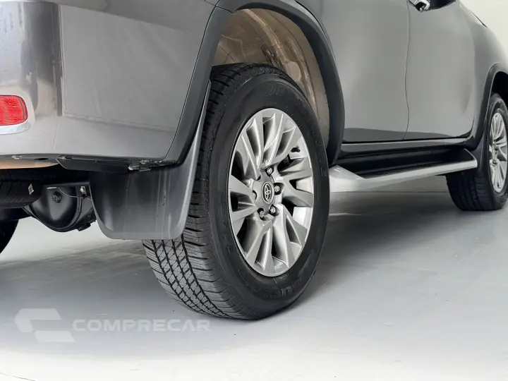 HILUX SW4 2.8 D-4d Turbo SRX 7L 4X4