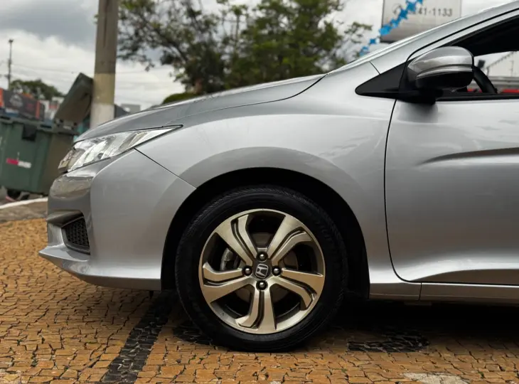 CITY 1.5 LX Sedan 16V