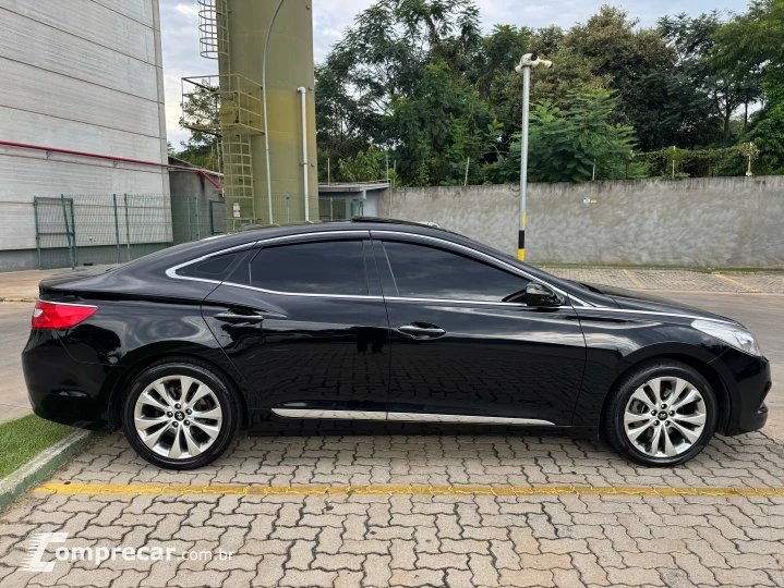 AZERA 3.3 MPFI GLS Sedan V6 24V