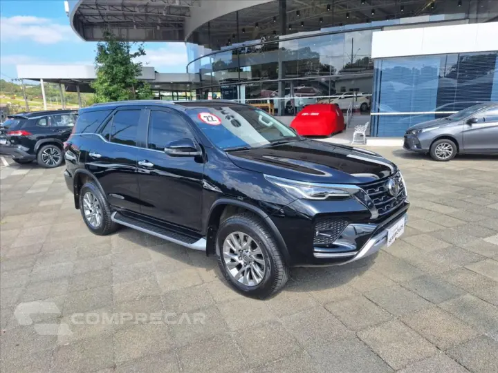 HILUX SW4 2.8 D-4D TURBO DIESEL SRX 7L 4X4 AUTOMÁ