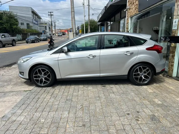 FOCUS 2.0 TITANIUM FASTBACK 16V FLEX 4P POWERSHIFT