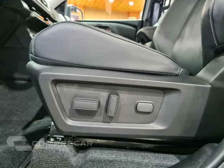 TRITON HPE-S 2.4 CD 4x4 TB DIESEL AUT.