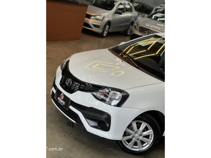 ETIOS 1.5 X PLUS SEDAN 16V FLEX 4P AUTOMÁTICO