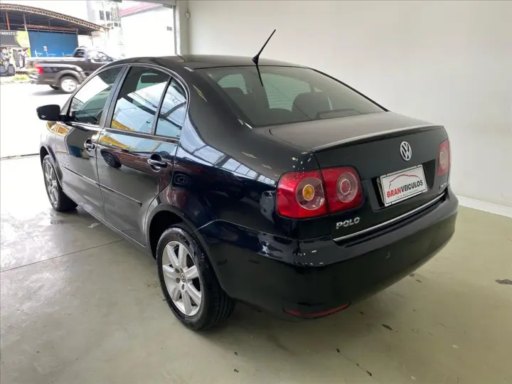 POLO SEDAN 1.6 MI COMFORTLINE 8V FLEX 4P AUTOMATI