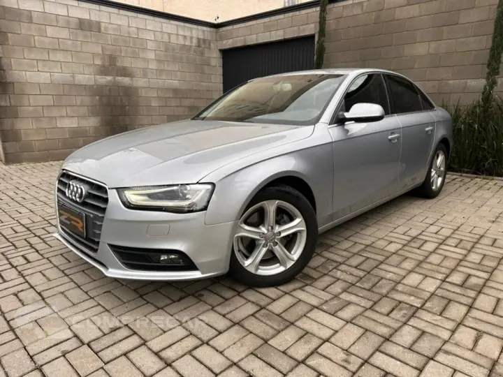 A4 1.8 TFSI AMBIENTE AVANT GASOLINA 4P MULTITRONIC