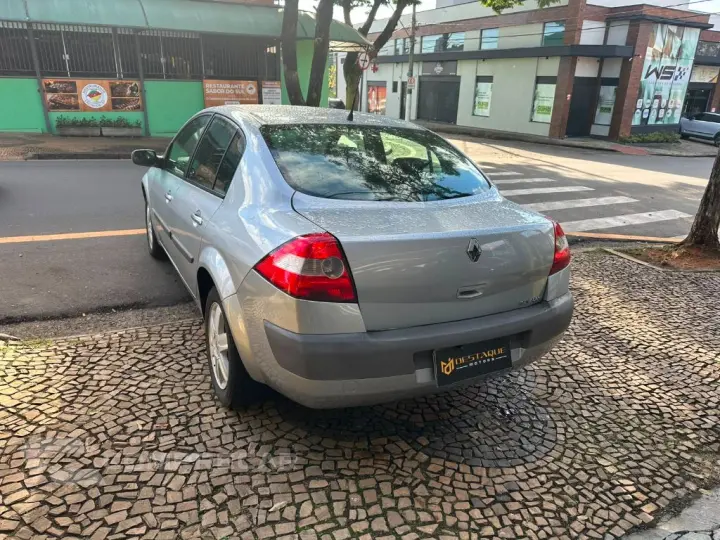 Megane Sedan Dynamique 2.0 16V Aut.