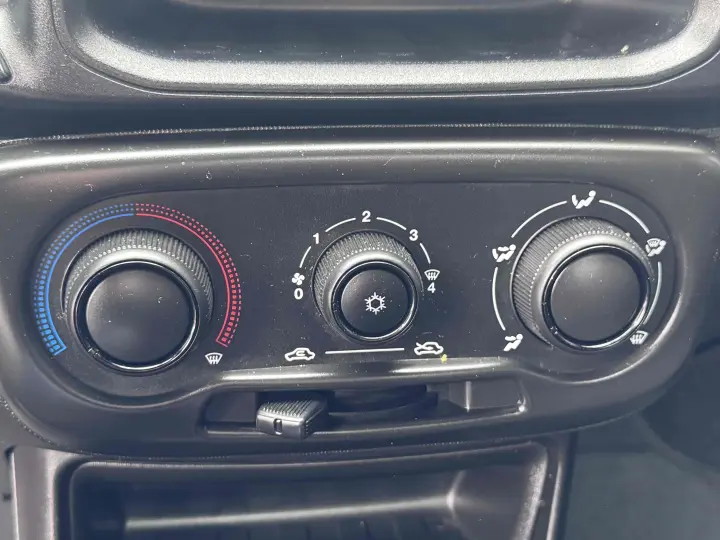 STRADA 1.3 FIREFLY FLEX FREEDOM CS MANUAL