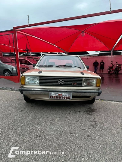 Volkswagen - Voyage 1.6 LS