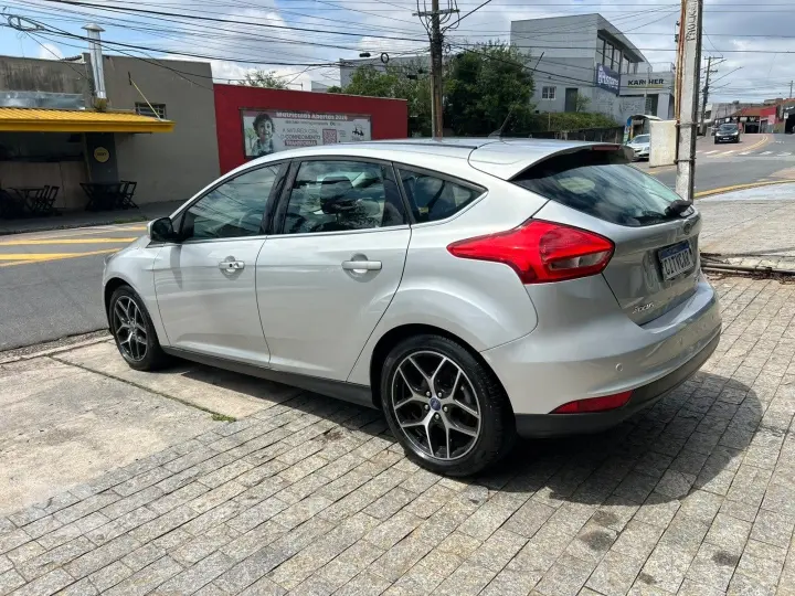 FOCUS 2.0 TITANIUM FASTBACK 16V FLEX 4P POWERSHIFT