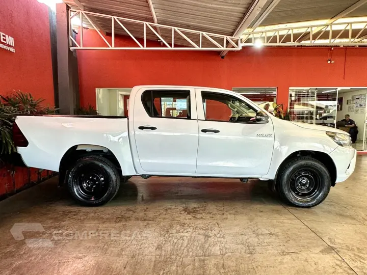 HILUX HILUX CD STD 2.8 16V TURBO DIE 4X4 4P C/AR