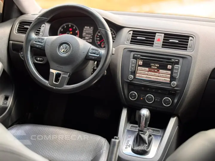 JETTA 2.0 COMFORTLINE FLEX 4P TIPTRONIC