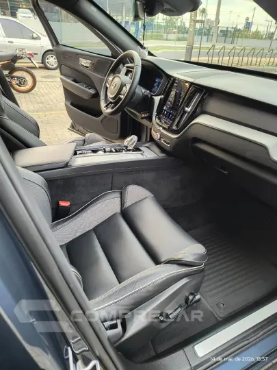 XC60 2.0 T8 Recharge Ultimate Dark AWD Geartronic