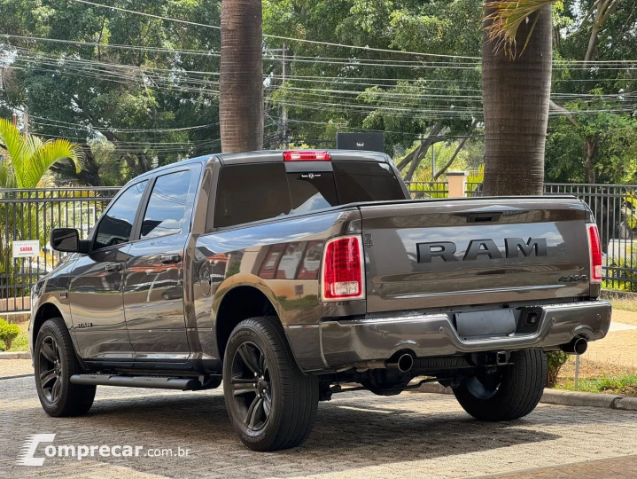 RAM 5.7 1500 Laramie 4X4 CD V8