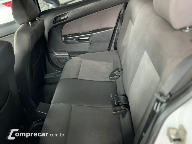 VECTRA SEDAN - 2.0 MPFI EXPRESSION 8V 4P MANUAL