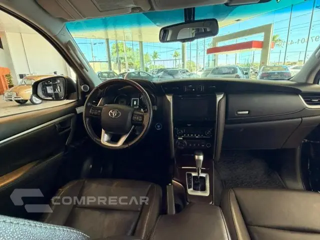 HILUX SW4 - 2.8 SRX 4X4 7 LUGARES 16V TURBO INTERCOOLER 4P A